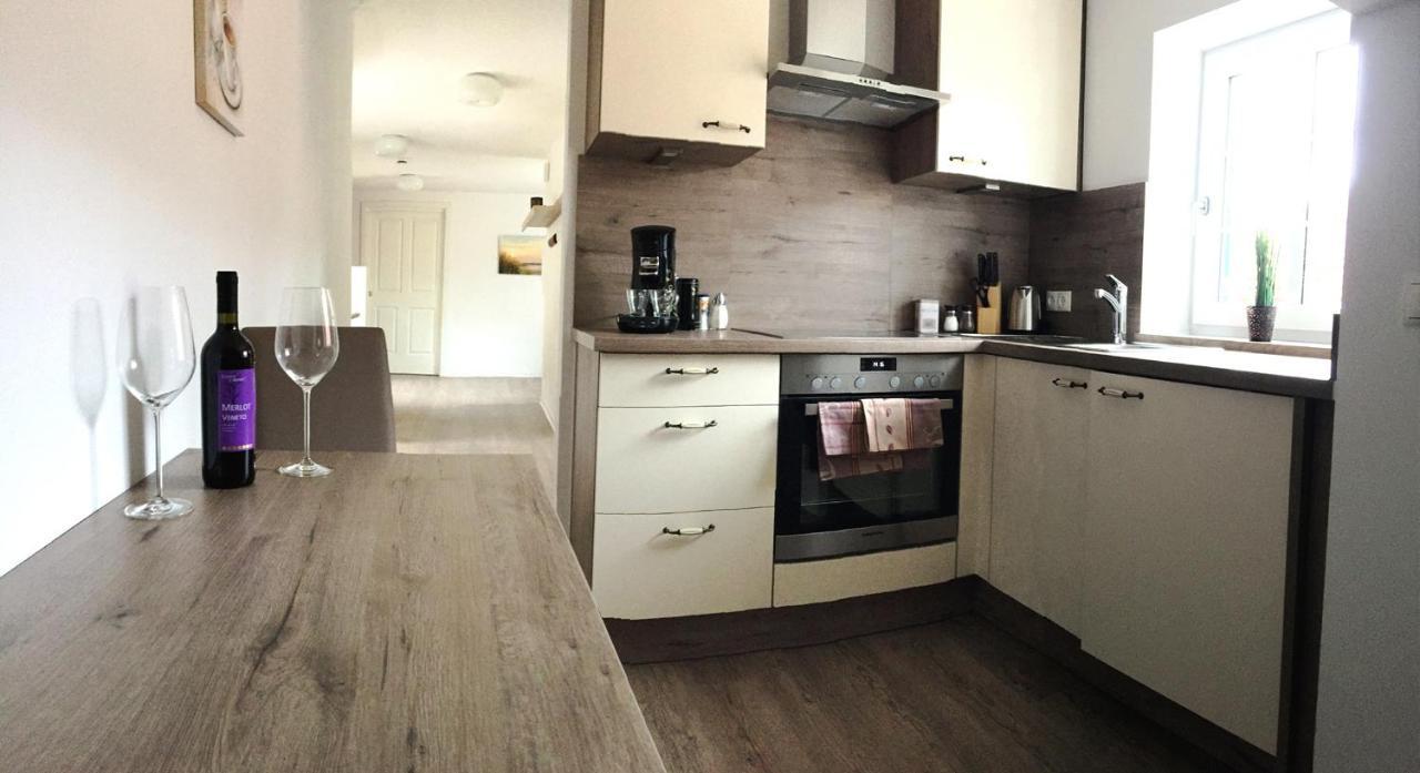Haus Am Eck - Gaestehaus Und Appartements Altotting Bagian luar foto